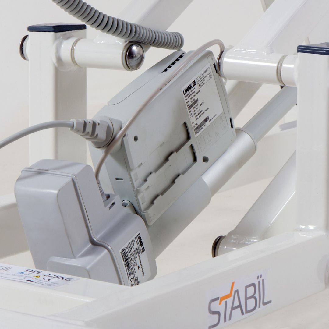 Stabil Komfort 3-Section Hydraulic  Plinth - White Frame - Black Upholstery